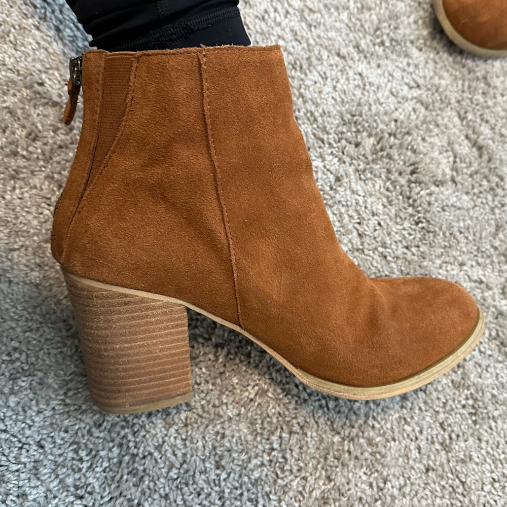 Chestnut/ tan heeled booties. size 7.5